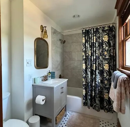 Large Historical For Groups Walk To Downtown! *