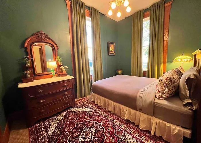 Large Historical For Groups Walk To Downtown! *